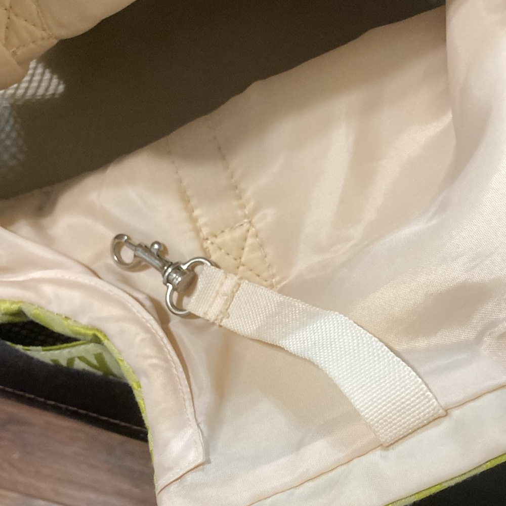 Small Pet light green carrier tote in like-new condition with front pocket - Picture 9 of 12
